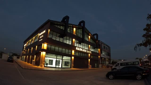 Haskaya Tekstil Gaziantep binasının akşam görünümü